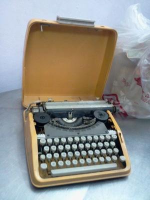 maquina de escribir antigua