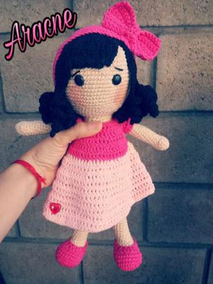 Muñeca a crochet (Amigurumi) 30 cm.