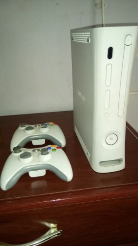Xbox 360 Arcade Lt 3.0 C/ 2 Joystick Y Juegos De Regalo