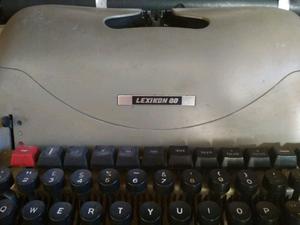 Máquina de escribir Olivetti Lexikkon 80