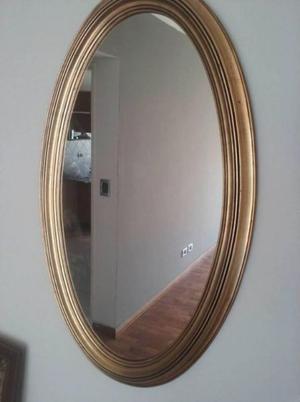 precioso espejo con marco dorado a la hoja