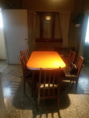 Mesa de comedor y 6 sillas