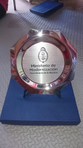 Plato De Acero Conmemorativos Grab.a Laser.(medalla-trofeo)