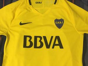 Camiseta de Boca Juniors y pantalón chupin - Nahitan Nandez