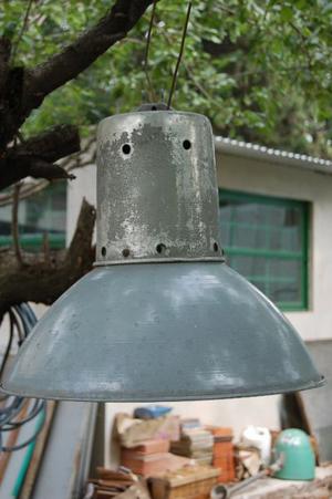 Farol galponero enlozado