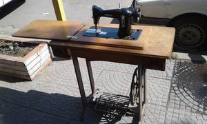 Maquina de coser a pedal Minerva