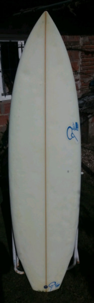 Tabla de Surf, marca Rich Surf 6'2" con funda incluida