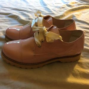 Zapatos de charol rosados t