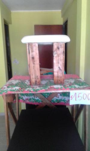 Escritorio y banco rústicos