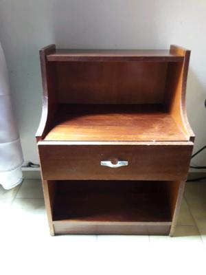 Vendo mesa de luz madera