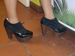 Zapatos plataforma. Negro