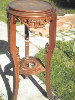 Antiguo pedestal de madera, estilo Imperio