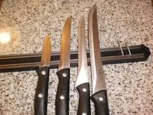 Barra imantada con cuatro cuchillos (cocina)
