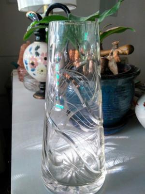 Florero de cristal transparente