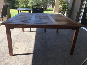 Mesa de madera para jardín