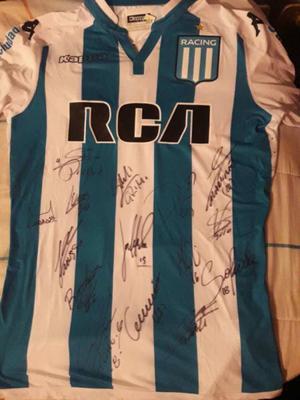 Camiseta de Racing firmada por plantel