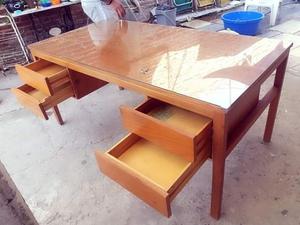 2 Muebles escritorios