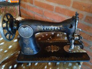 Antigua máquina de coser Singer 