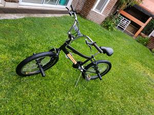 Bicicleta estilo bmx