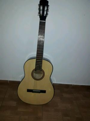 Guitarra criolla sin uso