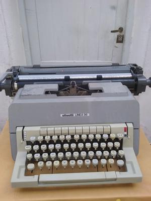 Máquina de escribir Olivetti N60