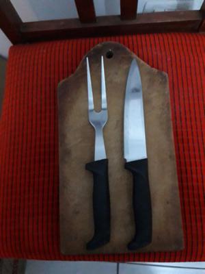 Tabla, tenedor y cuchillo para el asador