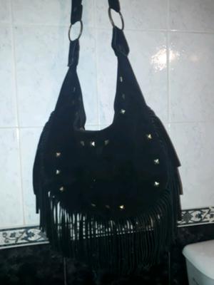 Cartera tipo morral con flecos