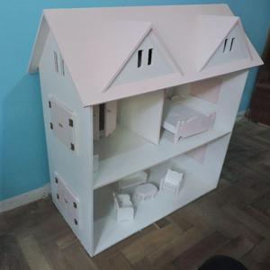 Casita de muñecas con muebles