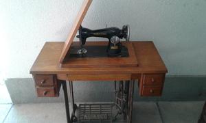 Antigua máquina de coser Godeco