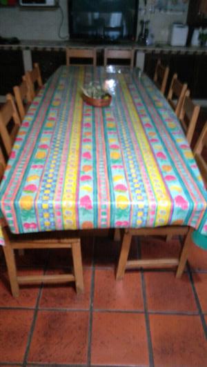 Mesa con 12 sillas