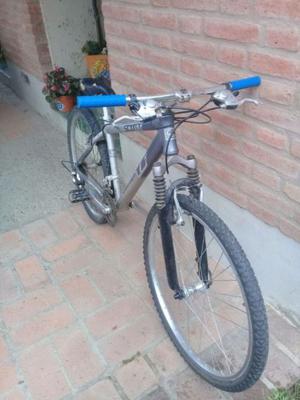 Vendo bicicleta scott voltage  pesos