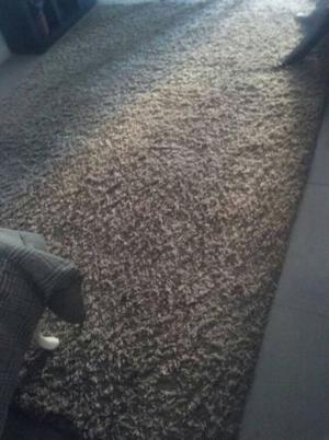 peluda y enorme alfombra