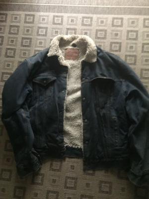 Campera de Jean Levi’s Original con corderito.