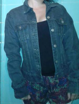 Campera negra de jeans poco uso