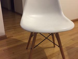 Sillas Eames blancas