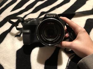 Vendo camara digital SONY 18.2 mp full hd, optical zoom 30x