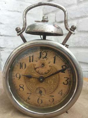 Antiguo Reloj Despertador Raro (Sin Origen Visible)