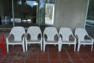 5 SILLONES PLASTICOS IMPECABLES PARA JARDIN,QUINCHO