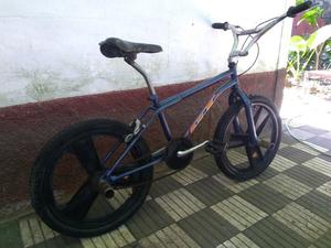 Bicicleta tipo BMX gt