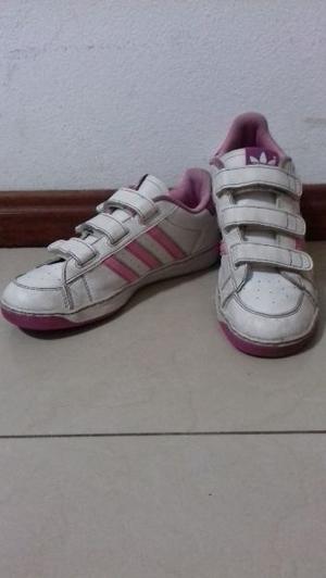 Zapatillas Colegiales Blancas Cheecky