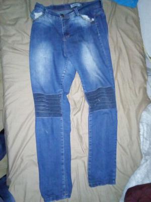 Jean con rodilleras azul talle 42