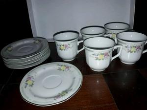 Juego de 5 pocillos con platos de porcelana