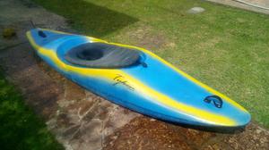 Kayak de fibra para correr olas 