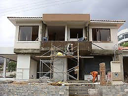 construyo a menor valor, casas y piscinas