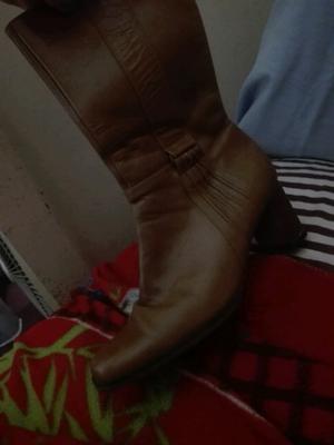 Vendo Botas de cuero color beige