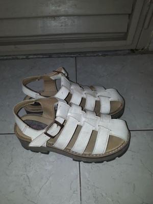 VENDO SANDALIAS DE MUJER