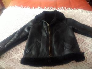 Campera de cuero con corderito