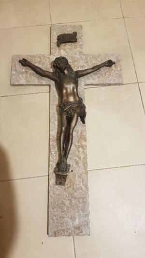 Cruz de marmol y bronce de iglesia