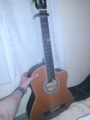 Guitarra electrocriolla en excelente estado