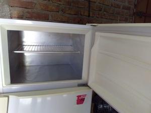 Heladera 321 lt con freezer